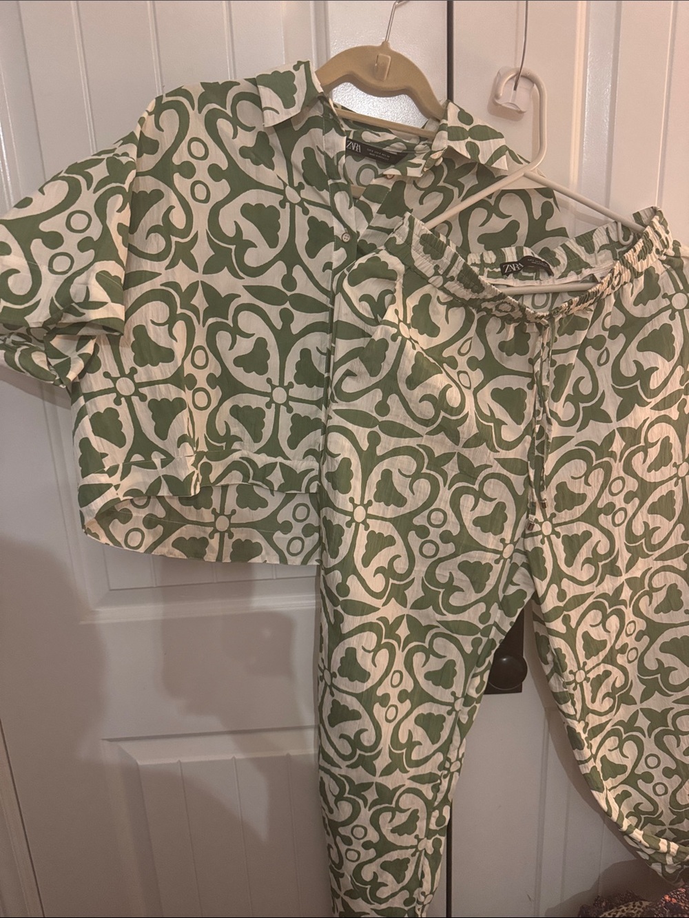 Zara matching set - Green and Cream Patterned button down Top & Pants - Picture 2 of 3